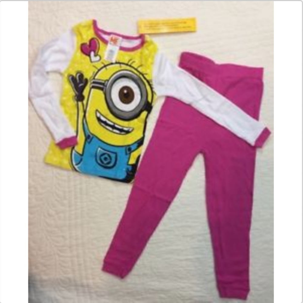 Minions Girls 2pc Pajama Size 6 NWT